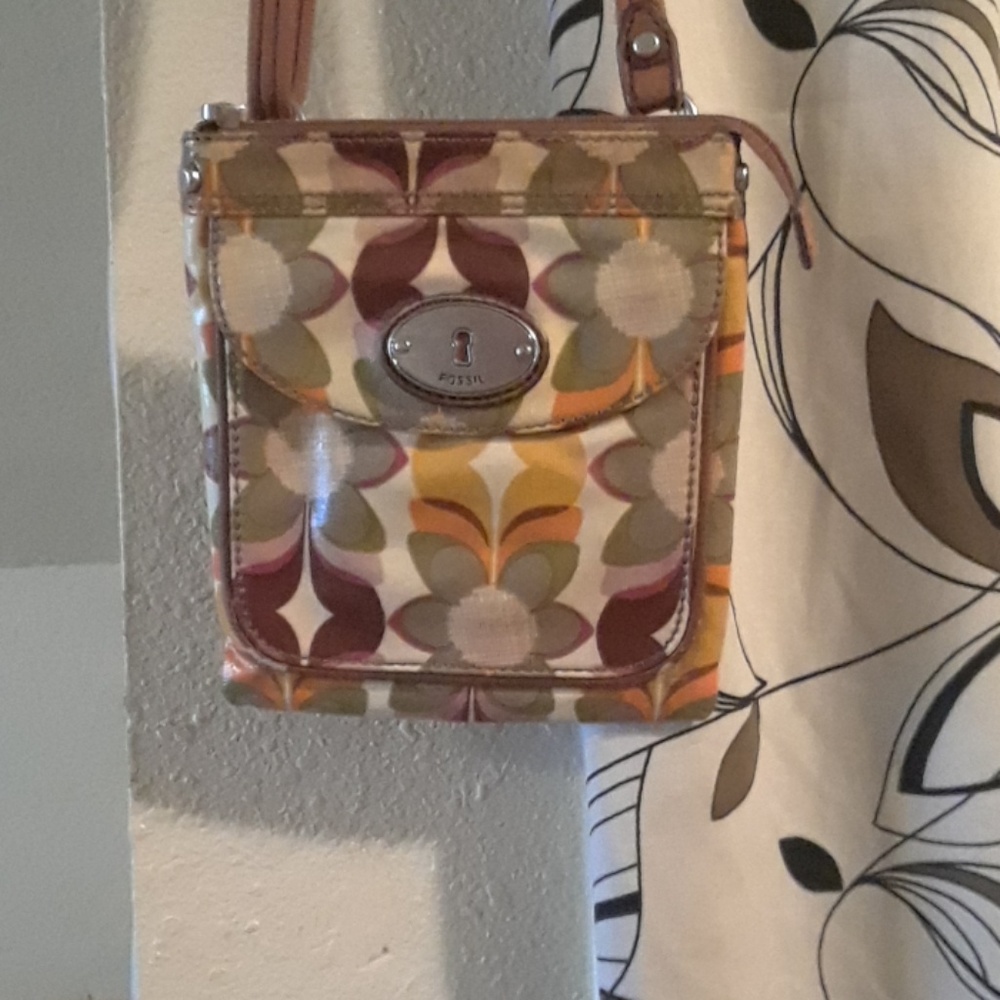 Fossil flour long strap purse